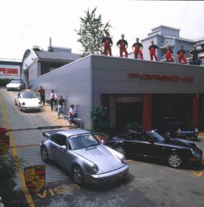 Concessionaria della casa automobilistica Porsche - esterno