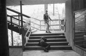 Svezia, Stoccolma - Giovane uomo steso sui gradini privo di sensi - T-Centralen