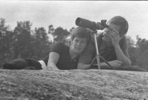 Svezia, älgö - Ritratto di coppia - giovane uomo e giovane donna con monocolo
