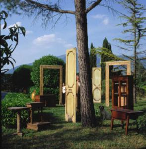 Antichità "Proietti" - Giardino - Esposizione di mobili e arredamento d'antiquariato - Ritratto maschile - Ritratto femminile
