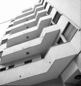 Milano - Edilizia residenziale - Particolare dei balconi di una palazzina