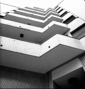 Milano - Edilizia residenziale - Particolare dei balconi di una palazzina