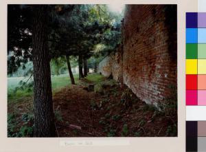 San Giuliano Milanese - Rocca Brivio - muro di cinta - parco