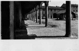Brugherio - cascina Sant'Ambrogio - cortile interno - portico