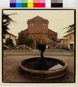 Nerviano - località di Garbatola - chiesa di San Francesco - piazza - fontana