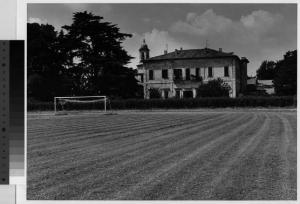 Vanzago - palazzo Calderara - campo di calcio