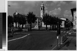 Pogliano Milanese - santuario della Madonna dell'Aiuto - incrocio stradale - monumento