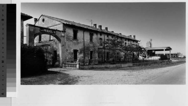 Lacchiarella - cascina Muraglia - ingresso