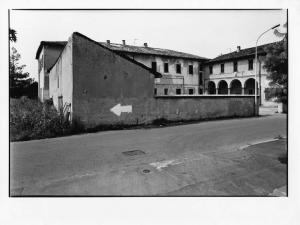 Inzago - villa Magistretti - porticato - strada