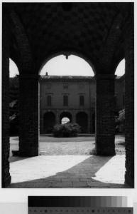 San Giuliano Milanese - rocca Brivio - porticato - cortile interno