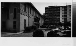 Sesto San Giovanni - largo Lamarmora 17 - villa Mylius Von Willer - edifici in linea - parcheggio - automobili