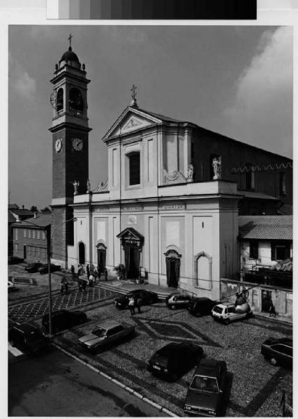 Arluno - chiesa di Santi Pietro e Paolo - piazza
