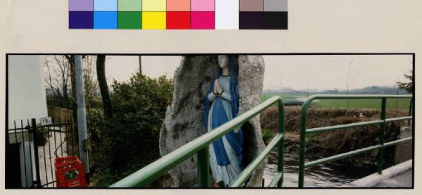 Pero - frazione di Cerchiate - fiume Olona - ponte sul fiume - grotta con la Madonna