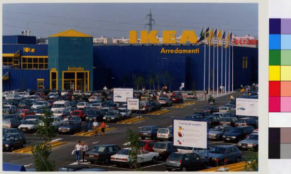 Corsico - grandi magazzini IKEA - parcheggio