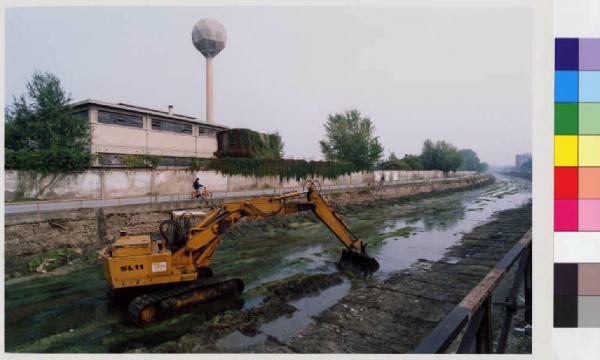 Corsico - pulitura del Naviglio Grande - stabilimento industriale abbandonato nei prrssi dell'Alzaia Trento