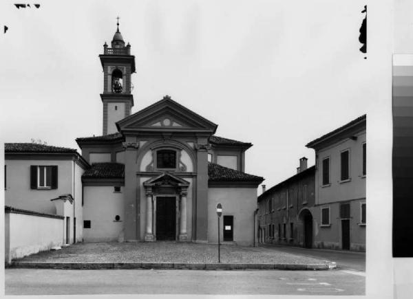 Pessano con Bornago - chiesa dei Santi Cornelio e Cipriano - piazza - facciata frontale