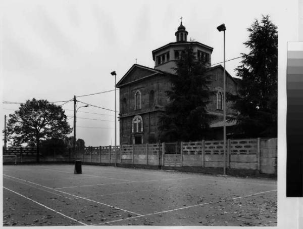 Pessano con Bornago - chiesa dei Santi Cornelio e Cipriano - campo da tennis