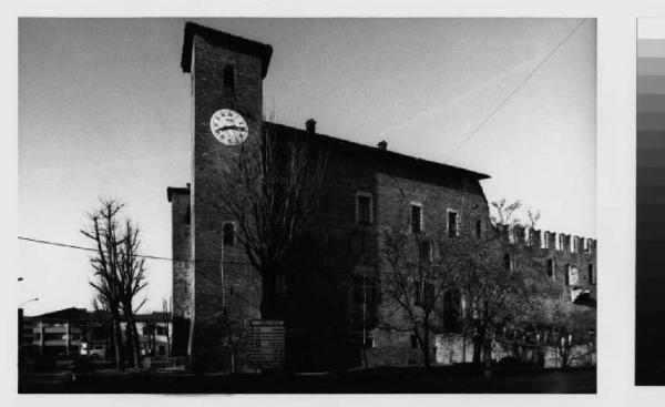Binasco - castello Visconti - torre con orologio