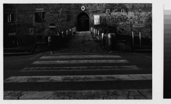 Binasco - castello Visconti - ingresso - strada