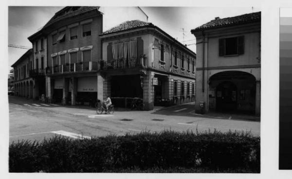 Binasco - via Matteotti - incrocio stradale - centro storico - passante
