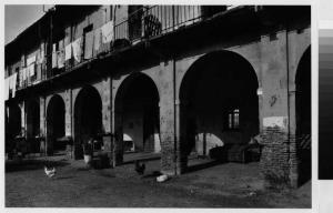 Settimo Milanese - frazione di Vighignolo - corte d'Assise - porticato sulla corte