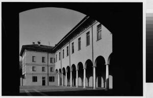 Settimo Milanese - frazione di Vighignolo - palazzo D'Adda Borromeo - cortile interno