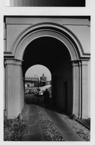 Cernusco sul Naviglio - villa Biancani Greppi - portico di ingresso verso piazza Unità d'Italia
