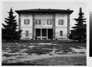 Buccinasco - cascina Cassinazza - facciata principale - giardino