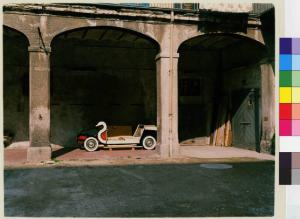 Trezzano sul Navilgio - via Vittorio Veneto 22 - portico di edificio a corte - giochi per bambini