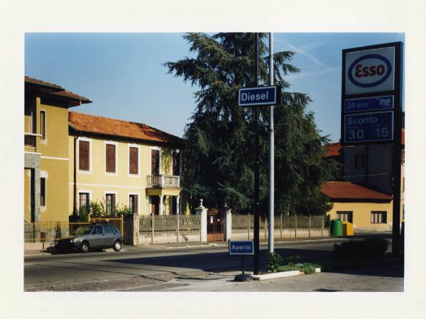 Garbagnate Milanese - via Garibaldi 139 - casa Meroni - stazione di servizio