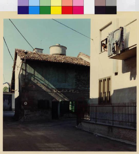 Lainate - centro storico - via Fogazzaro - case