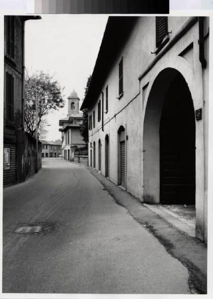 Pioltello - centro storico - via Milano - case a corte - campanile della chiesa di Sant'Andrea