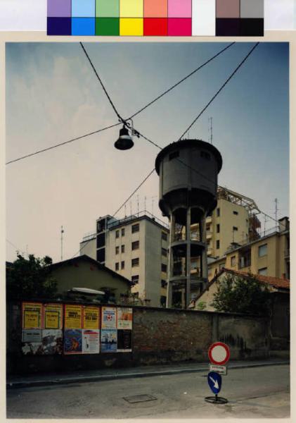 Melzo - via Nazario Sauro - serbatoio dell'acqua - edifici a torre - mura di cinta