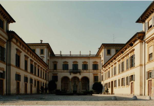 Senago - villa Borromeo - corte interna