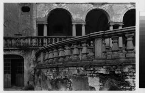 Brugherio - villa Andreani - particolare della scalinata di accesso