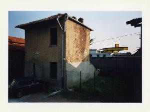 Garbagnate Milanese - via Adamello - corte del pollivendolo - edificio - stazione di servizio