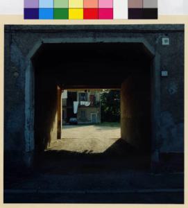 Lainate - frazione di Barbaiana - via Eugenio Villoresi 5 - cortile interno - portico di ingresso