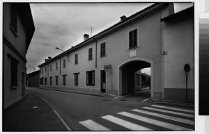 Albairate - via Cesare Battisti - casa a corte - portone - centro storico