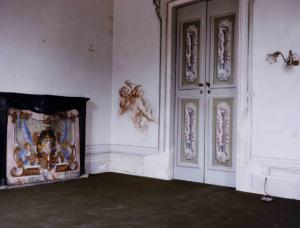 Bollate - località Castellazzo - villa Arconati - stanza con camino al piano terra - interno - stucchi - affreschi