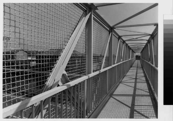 Vermezzo - ponte pedonale in ferro sul Naviglio Grande