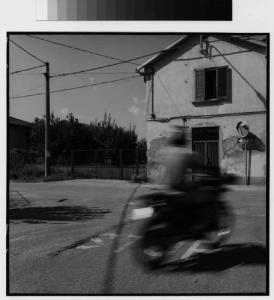 Zelo Surrigone - centro storico - edificio - motociclista