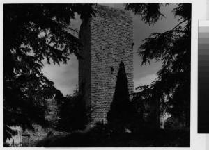 Trezzo sull'Adda - torre del castello Visconteo - parco