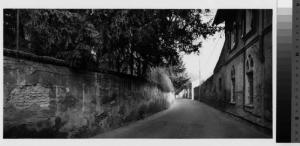 Cinisello Balsamo - Via Sant'Ambrogio - Centro storico - Mura perimetrale del parco di villa Ghirlanda Silva Cippelletti