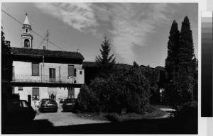 Solaro - via Mazzini 18 - cascina - giardino - automobili