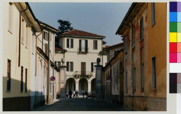 Boffalora sopra Ticino - abitazioni - vicolo - palazzo Calderari - portico di ingreso