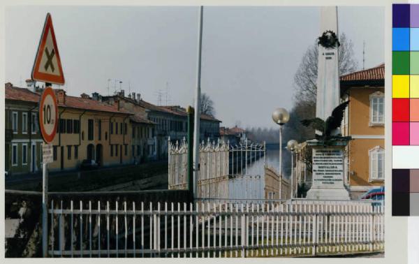 Boffalora sopra Ticino - Naviglio Grande - via Giuliani - piazza 4 giugno - centro storico - monumento ai Caduti - abitazioni lungo l'alzaia