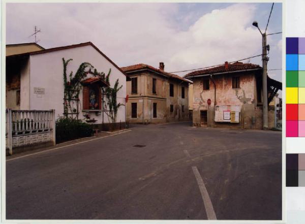 Bubbiano - via Cesare Battisti e via Madonnina - centro storico - edicola e statua della madonna - incrocio stradale