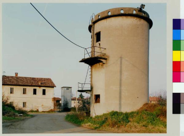 Abbiategrasso - cascina Cascinazza - alzaia Naviglio - silos