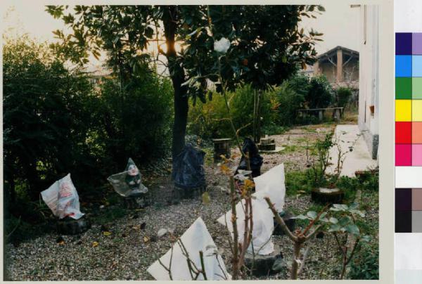 Cassinetta di Lugagnano - via Matteotti - giardino - statuette di nani da giardino