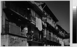 Cesano Maderno - frazione di Binzago - piazza Vittoria - case di ringhiera - ballatoi